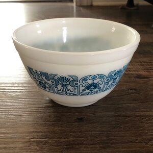 Pyrex vintage bowl
